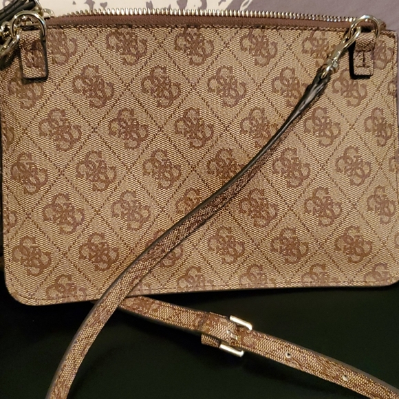 Guess crossbody - Picture 2 of 6